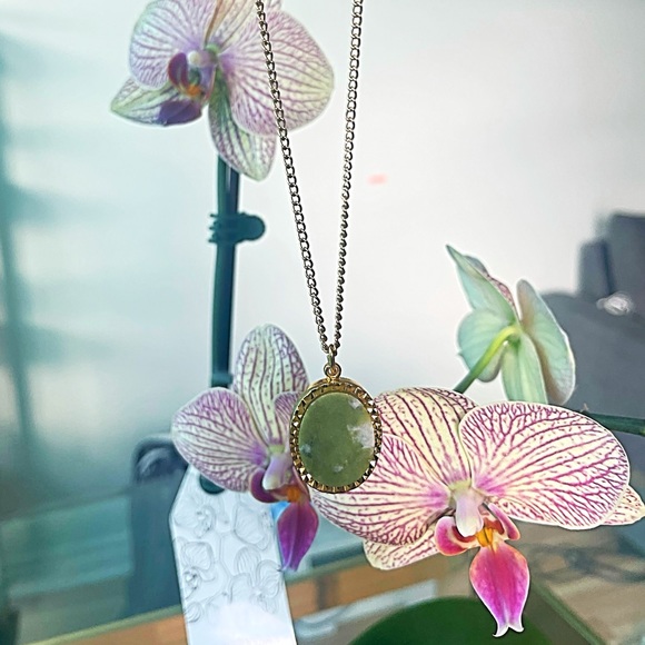 Olive Stone Pendant with Gold necklace - Picture 4 of 7